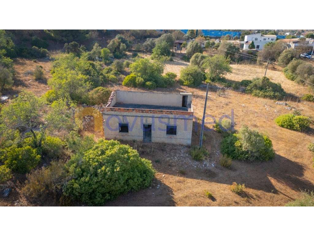 Moradia térrea para reabilitar na Centeeira, Paderne - Albufeira, N... - Grande imagem: 2/45