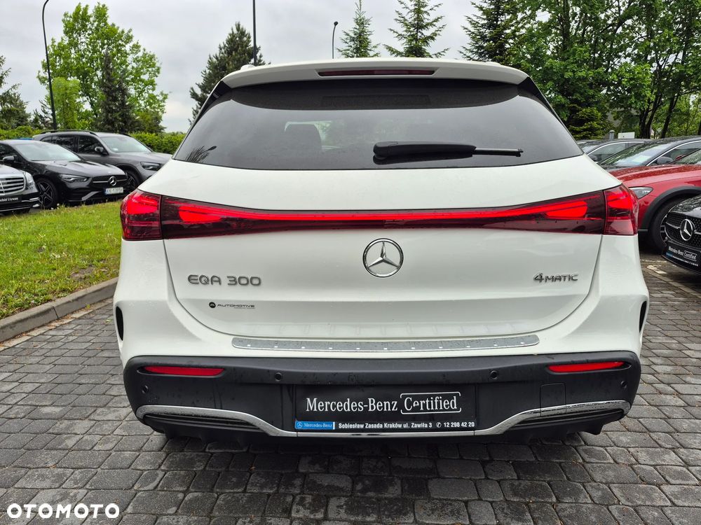 Mercedes-Benz EQA 300 4Matic - 11