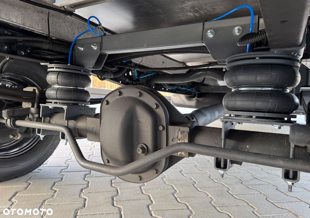 Iveco Daily 2022r‼️35S18‼️ 3.0 HI-MATIC Kontener 9 Palet Niski przebieg ‼️TEMPOMAT Aktywny Full LED Salon Polska Poduszki Pneumatyczne 4.50x2.20x2.20 z tyłu drzwi NAVI 3.5T Bogata Wersja Lekka zabudowa - 17