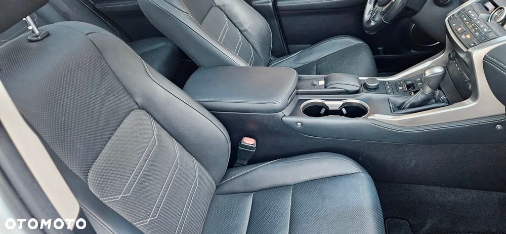 Lexus NX 300h Executive Line - 12