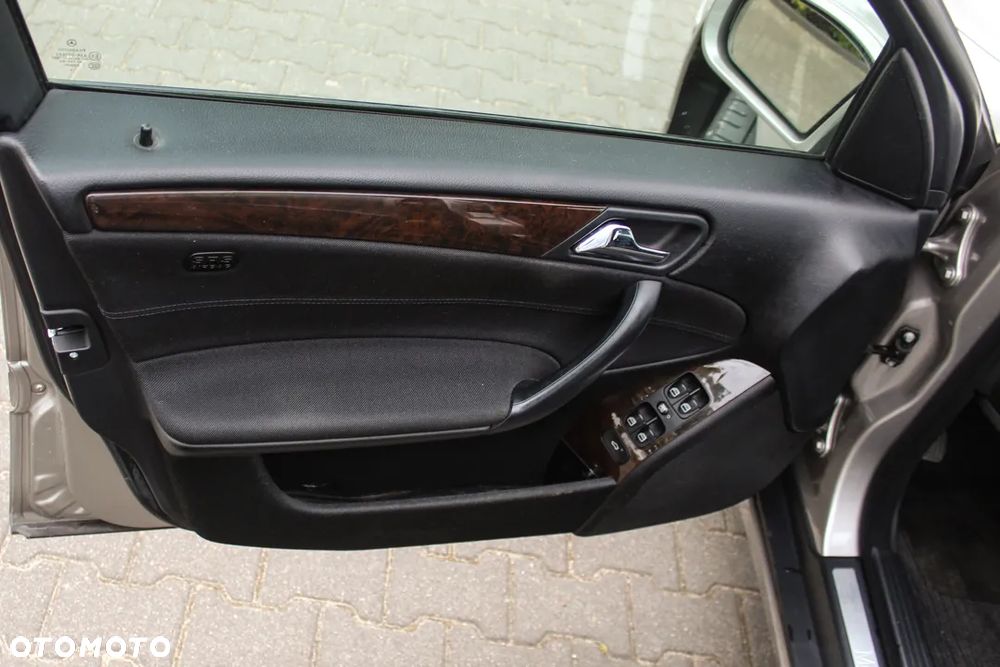Mercedes-Benz Klasa C 180 Kompressor Automatik Elegance - 23