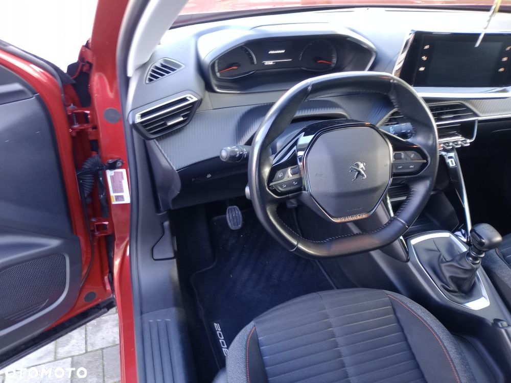 Peugeot 2008 - 8