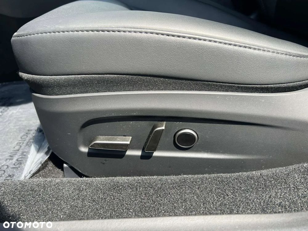 Tesla Model 3 - 16