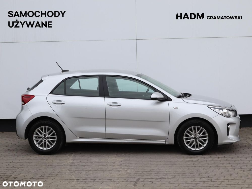 Kia Rio 1.2 L - 5