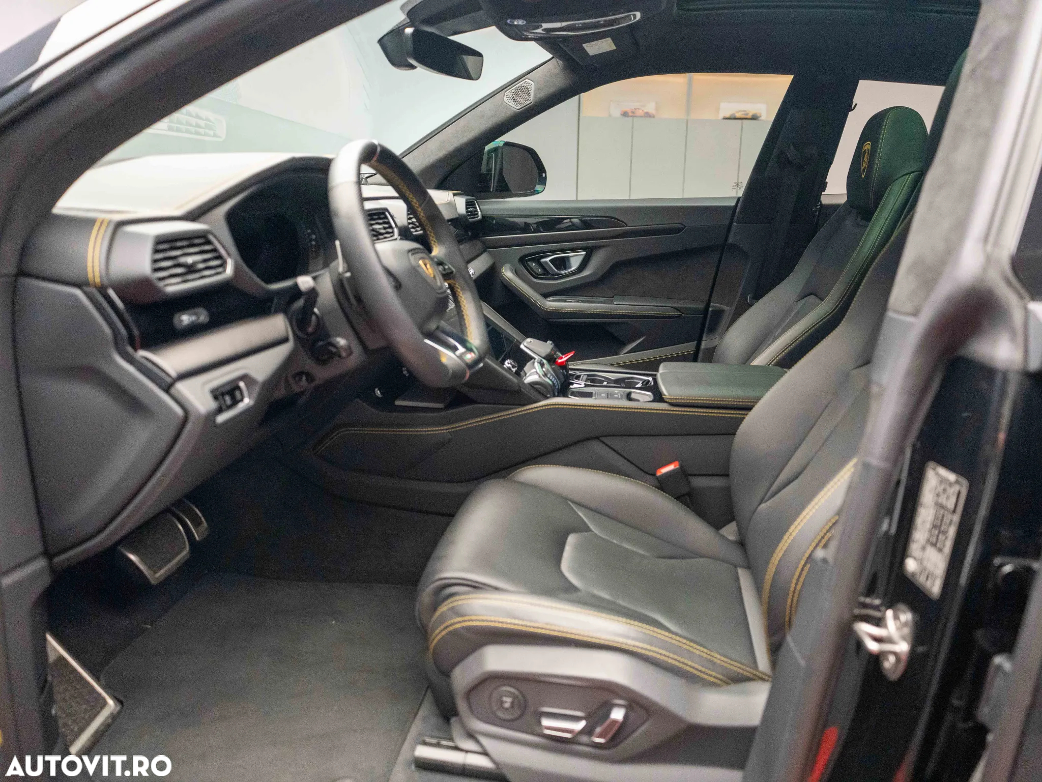 Lamborghini URUS Standard - 14