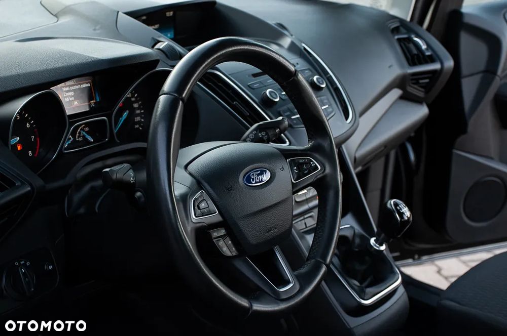 Ford Grand C-MAX - 36