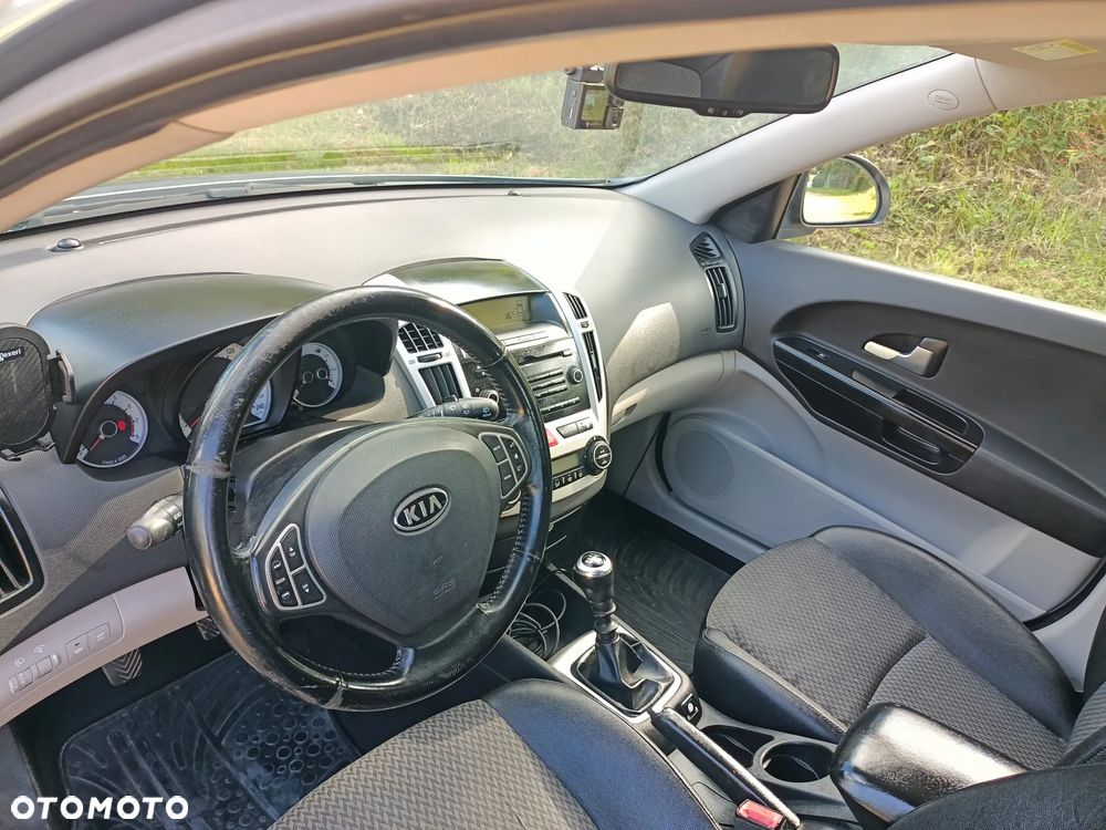 Kia Ceed Cee'd 1.6 Comfort + - 11