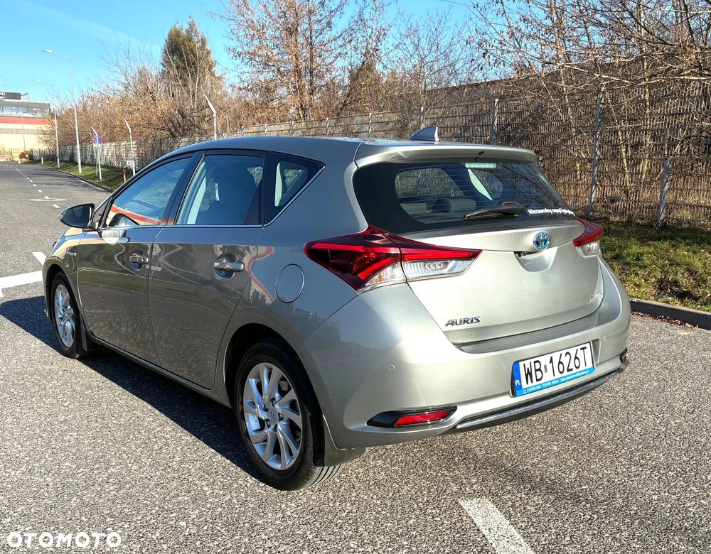 Toyota Auris Hybrid 135 Prestige - 6