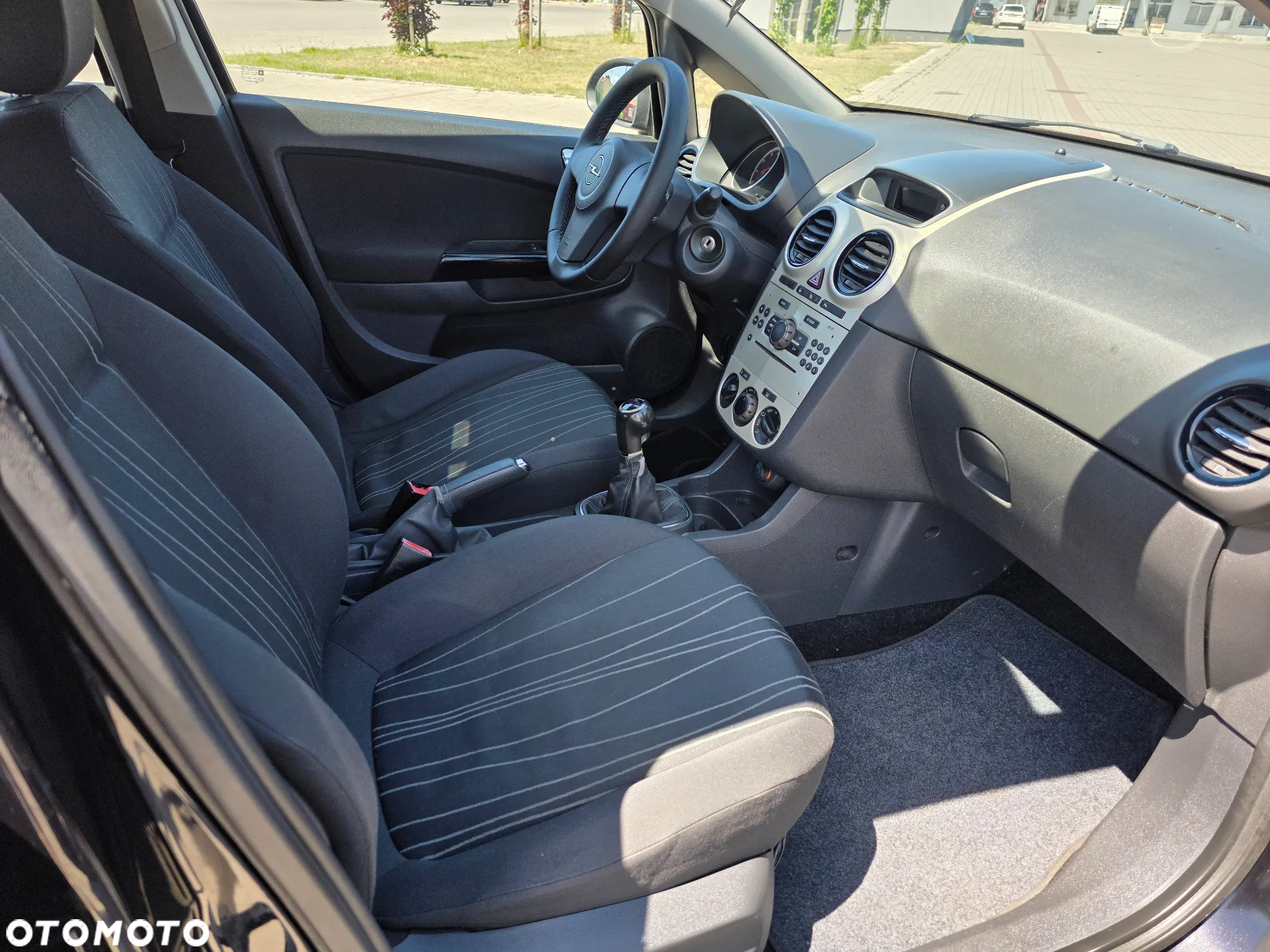 Opel Corsa 1.2 16V Cosmo - 23