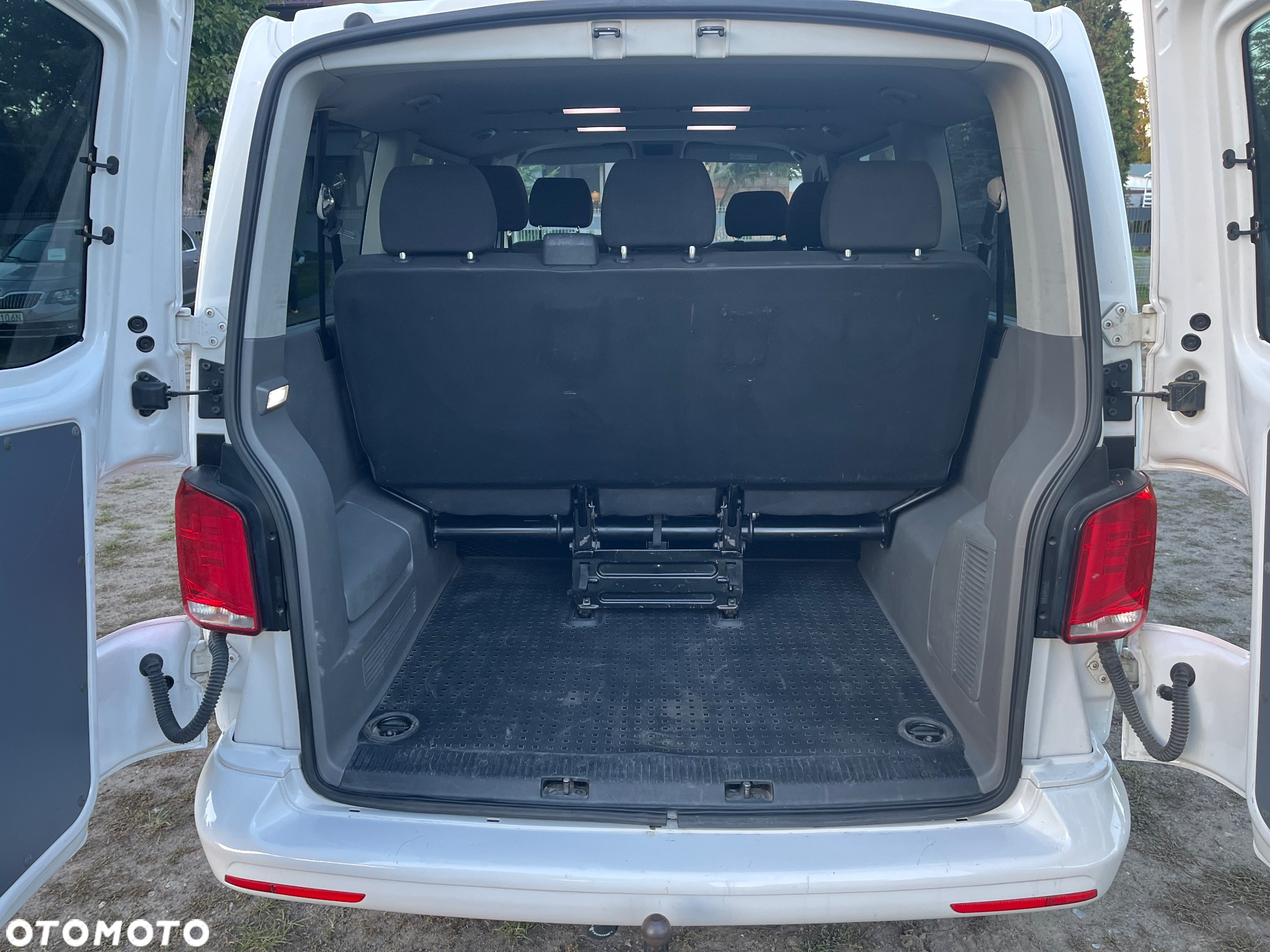 Volkswagen Caravelle - 13