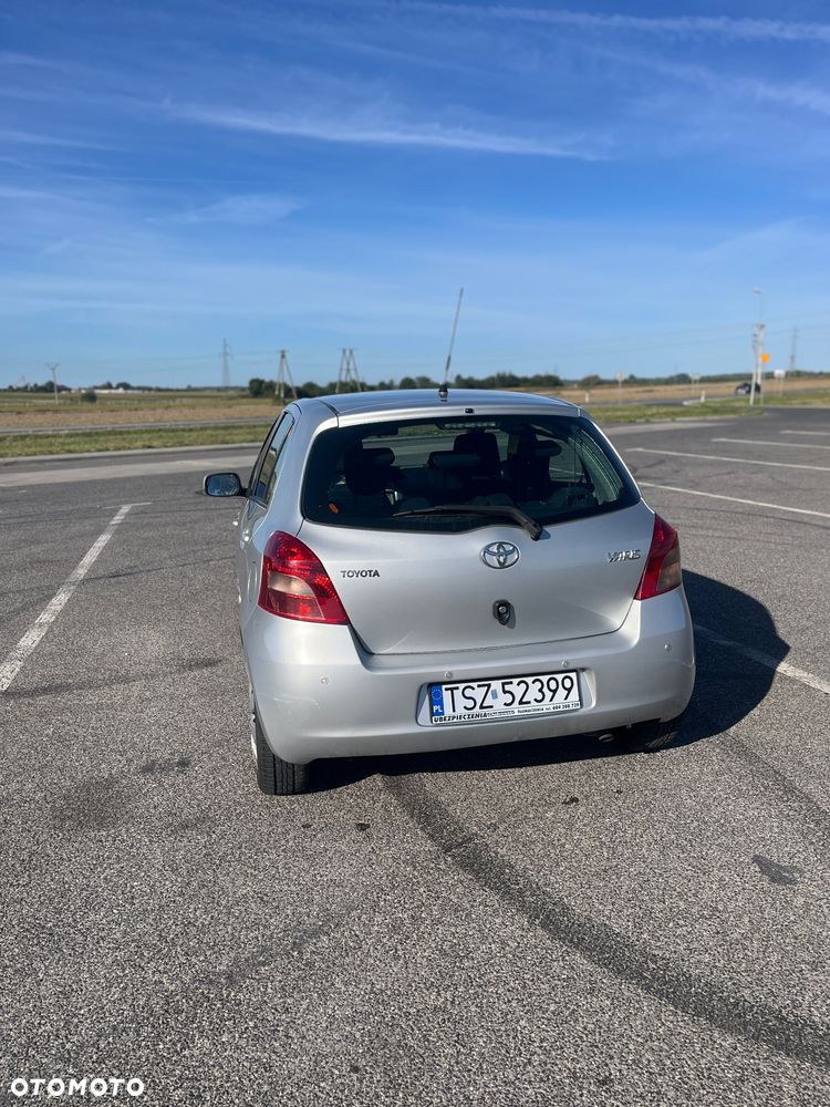Toyota Yaris - 4