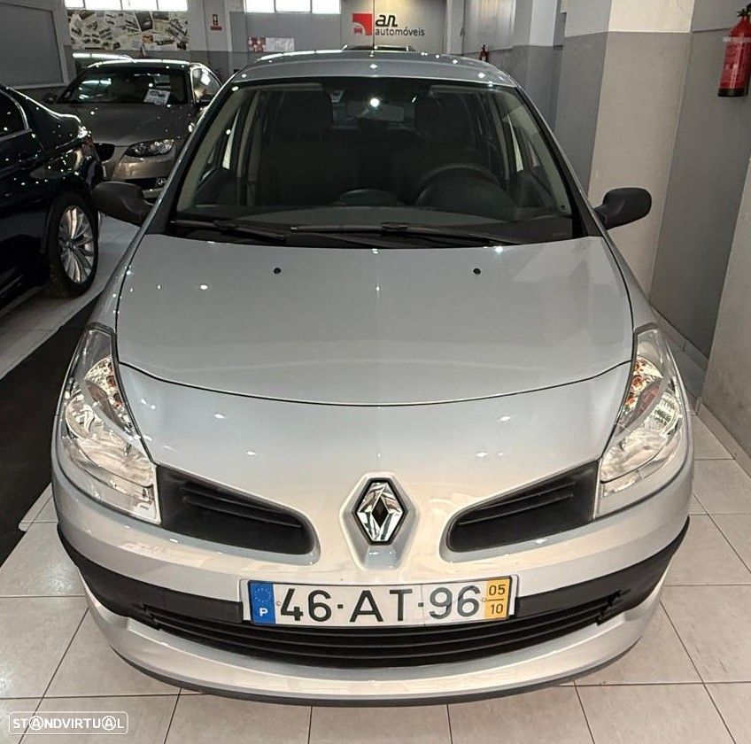 Renault Clio 1.2 16V Confort - 2
