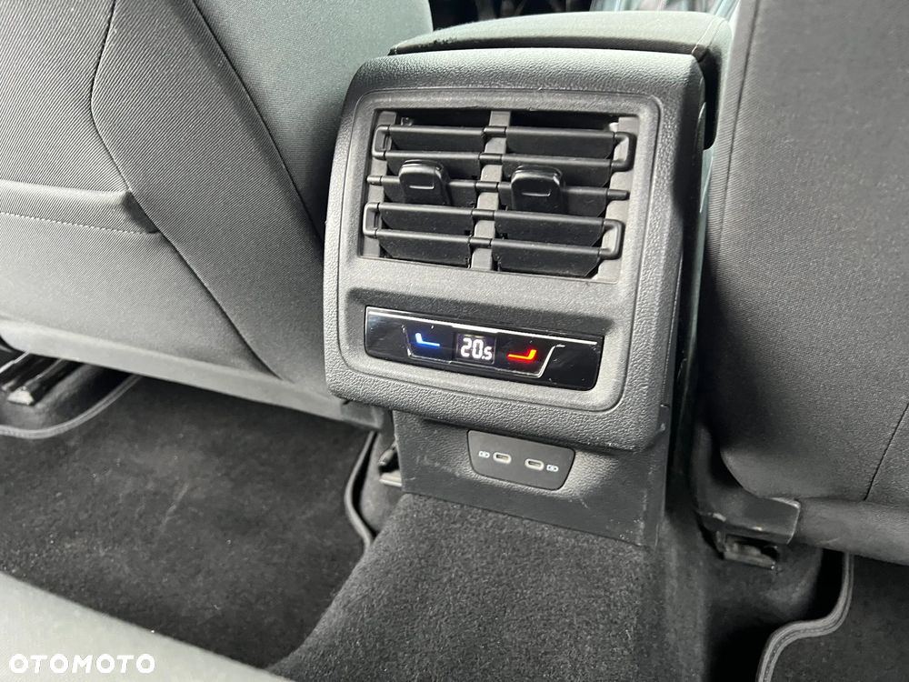 Volkswagen Golf - 27