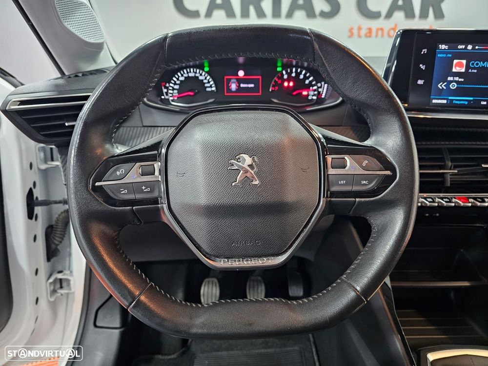 Peugeot 208 - 15