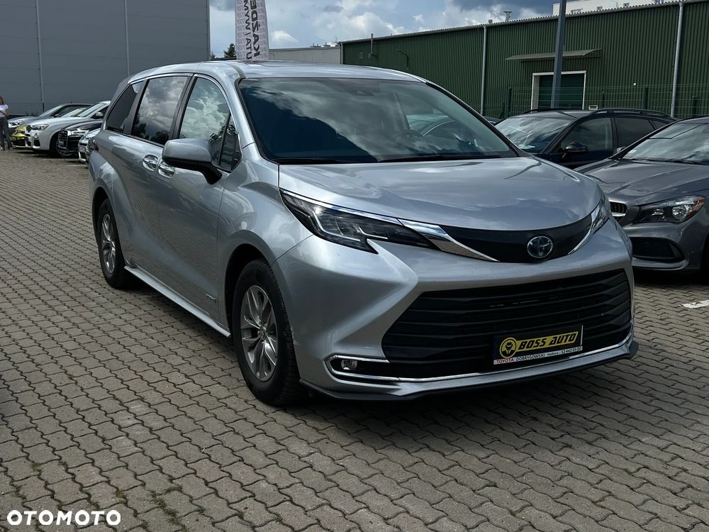 Toyota Sienna - 2