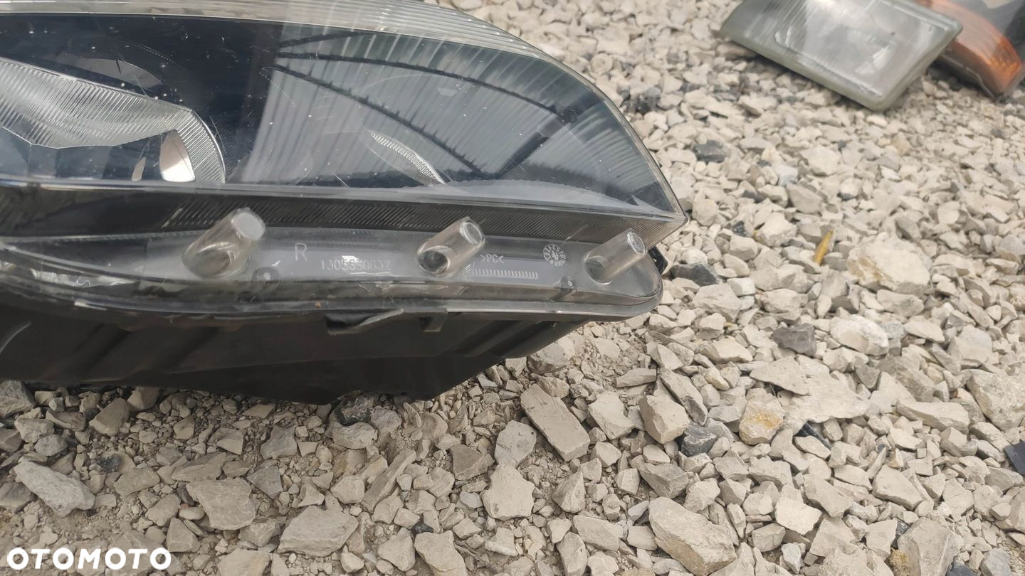 LAMPA PRAWY PRZÓD DACIA DUSTER 10- CZARNA EU - 7