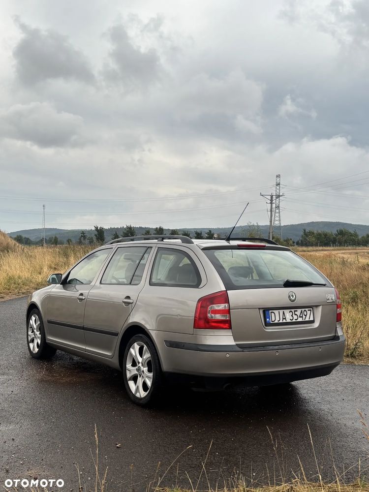 Skoda Octavia 1.6 FSI Ambiente - 1