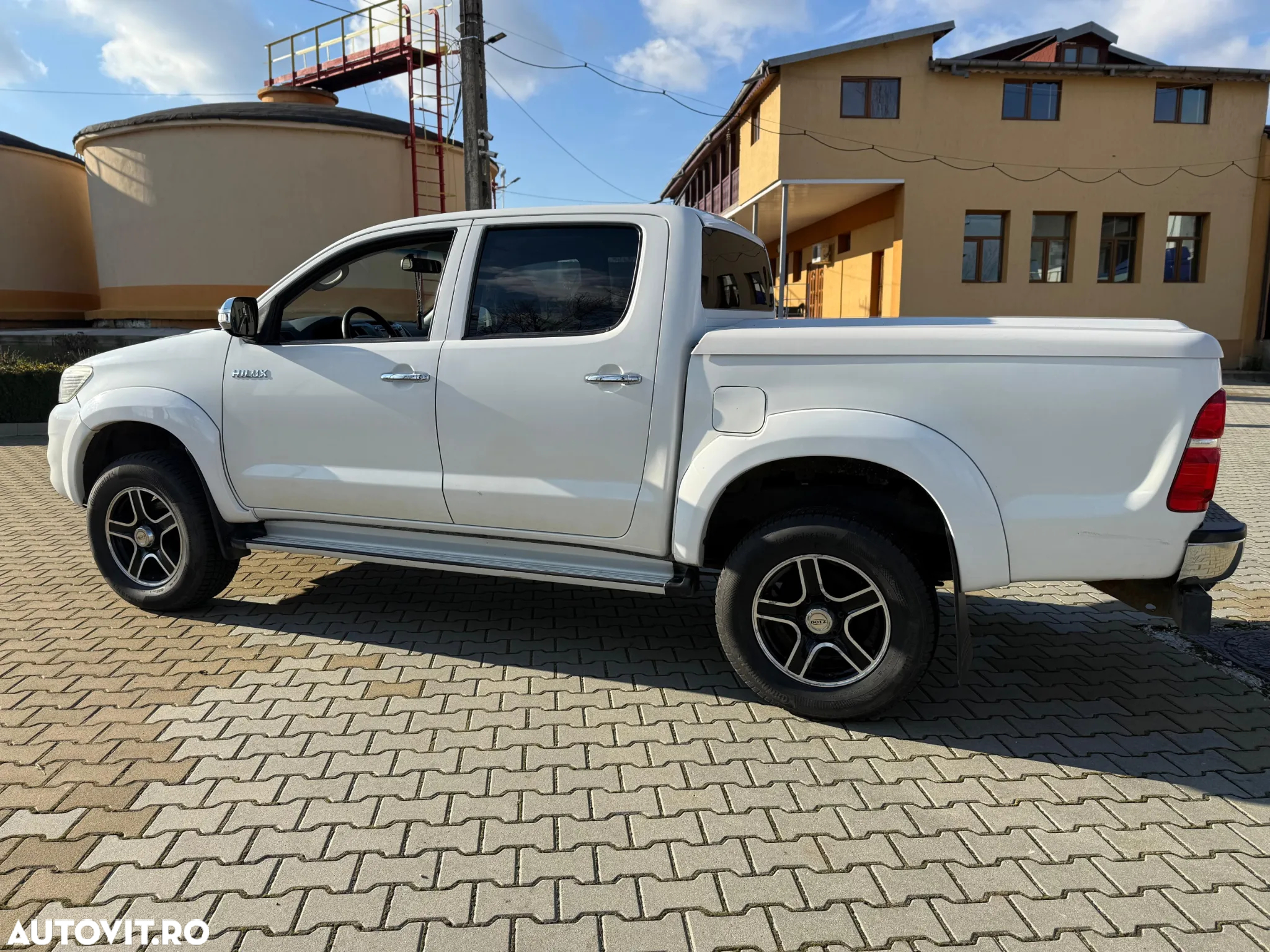 Toyota Hilux 4x4 Cabina Dubla Style+ Aut. - 5