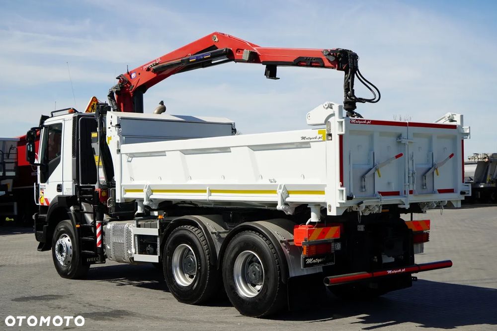 Iveco TRAKKER 360 / 6x4 / WYWROTKA DWUSTRONNA + HYDROBURTA / + HDS HMF 1643 Z2 / ŁYŻKA CHWYTAKOWA / ROTATOR / PILOT - 17