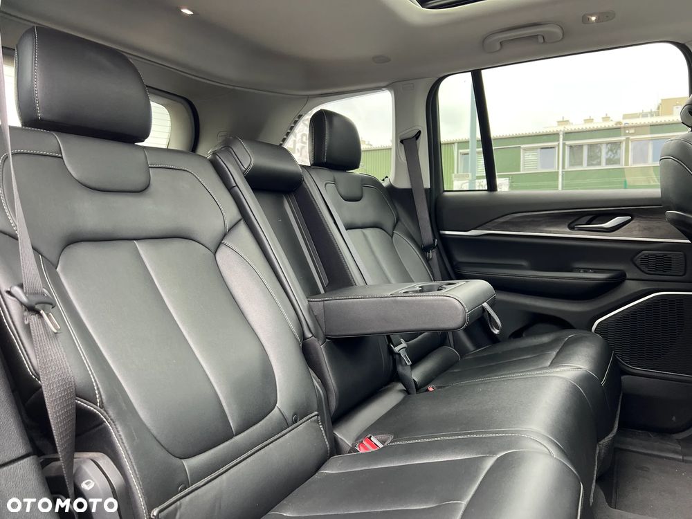 Jeep Grand Cherokee - 35