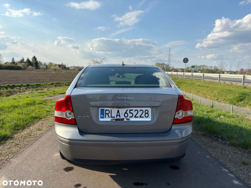 Volvo S40 2.4 - 12