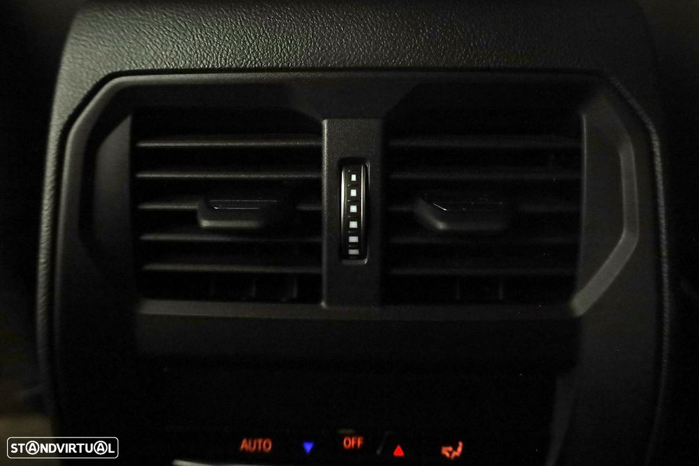 BMW 320 e Pack Desportivo M Auto - 24