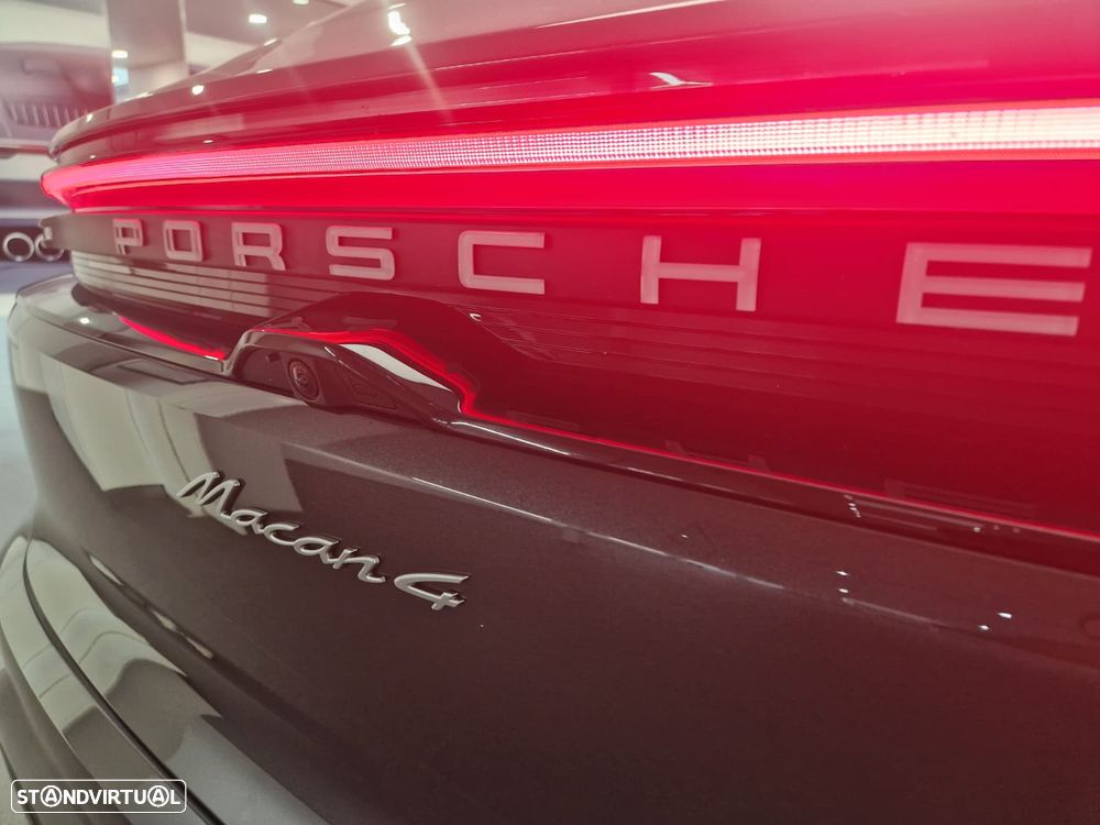 Porsche Macan Electric 4 - 5
