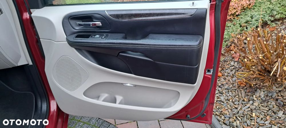 Chrysler Town & Country 3.6 Touring - 30