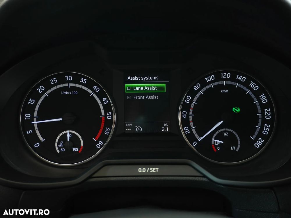 Skoda Octavia 2.0 TDI DSG RS - 34