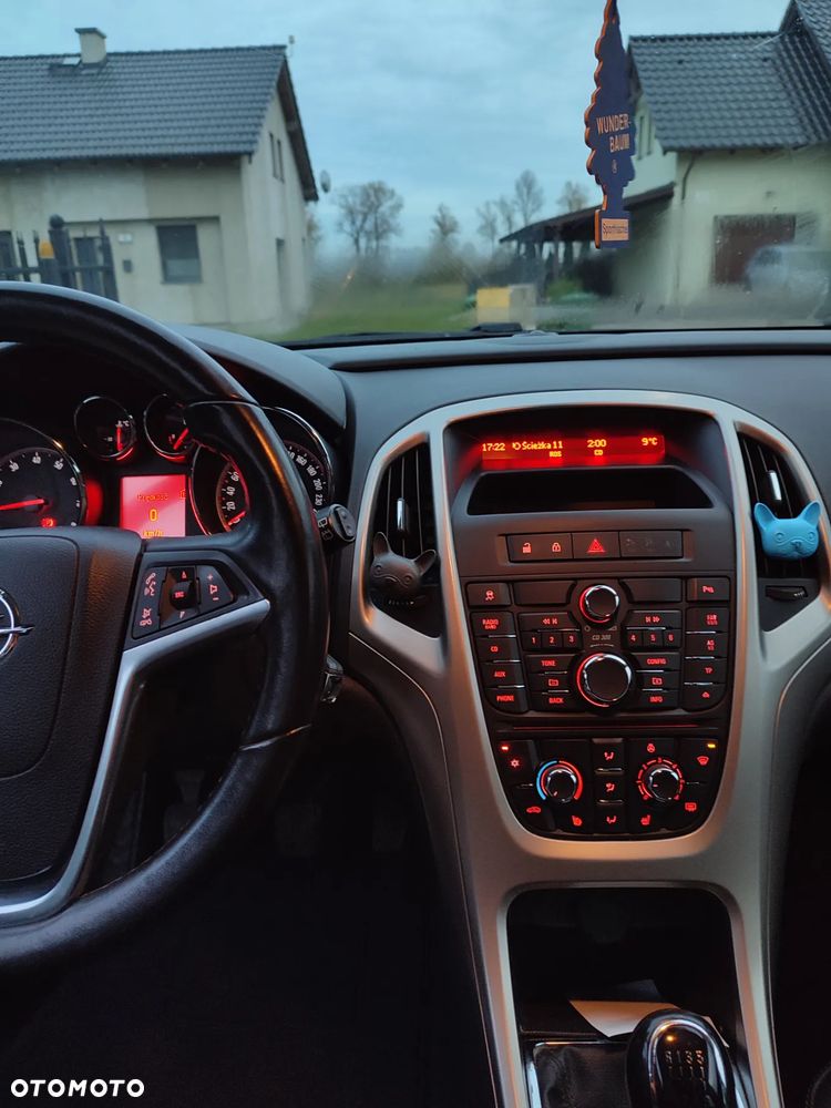 Opel Astra 1.4 Turbo 150 Jahre - 16