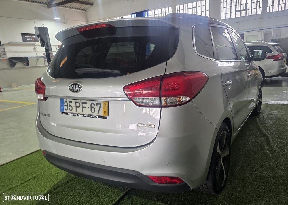 Kia Carens - 5
