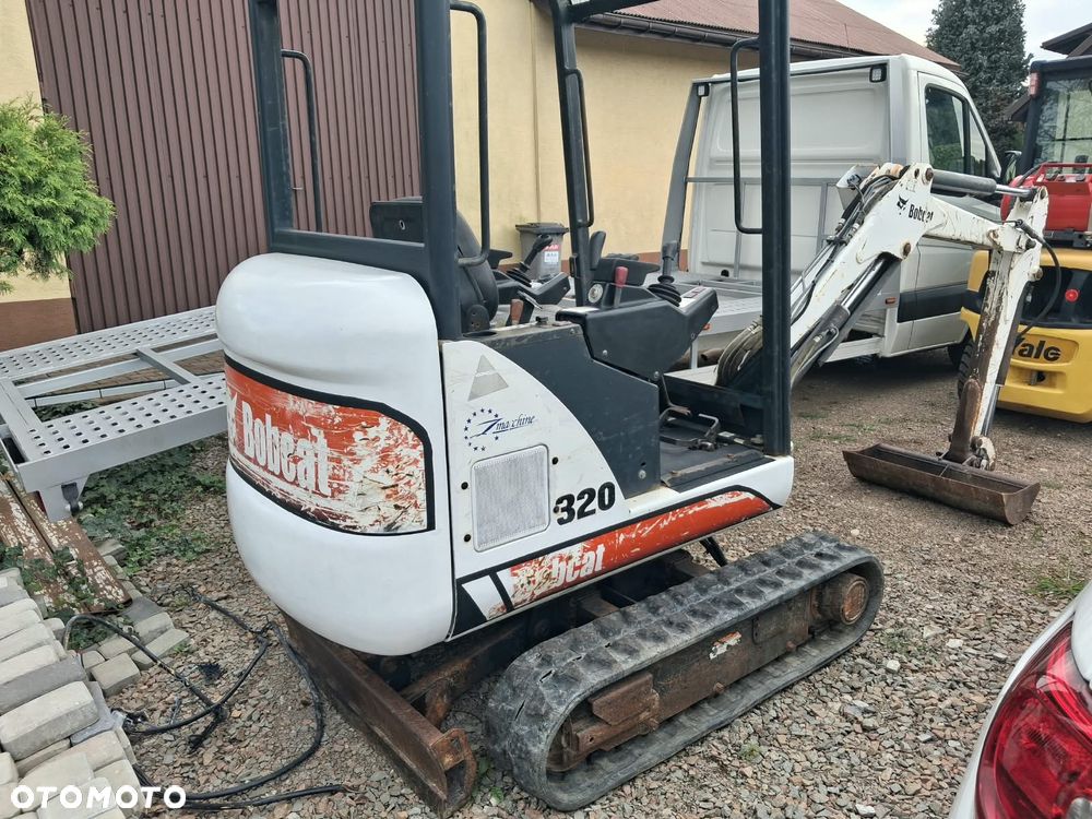 Bobcat 320 - 1
