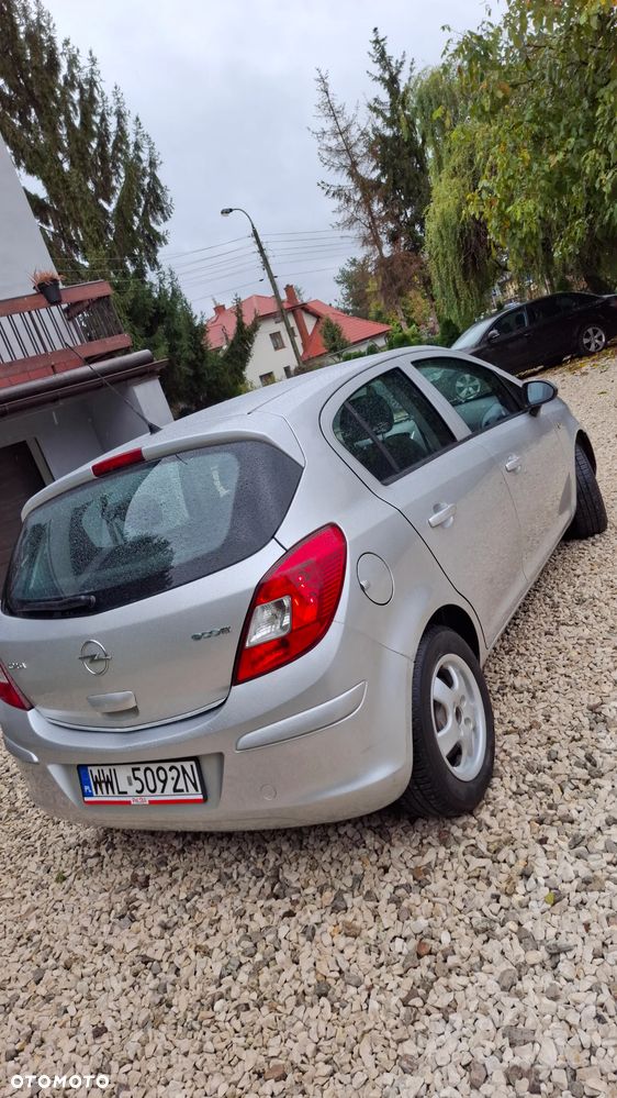 Opel Corsa 1.2 16V Essentia - 12