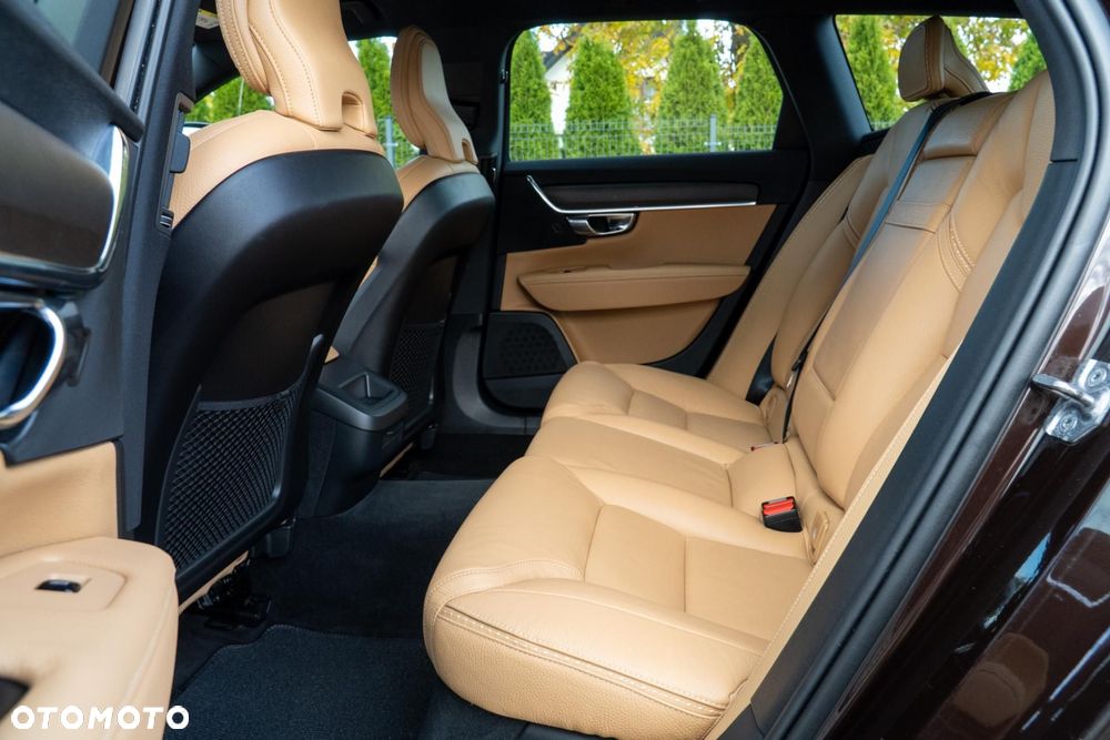 Volvo V90 Cross Country - 13