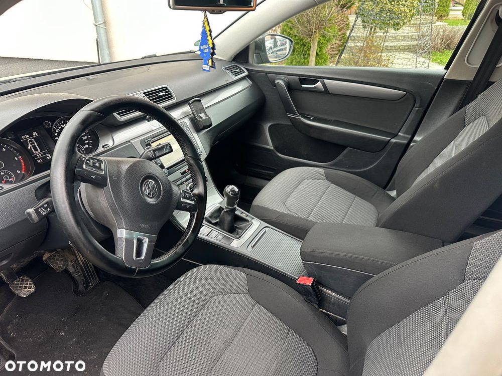 Volkswagen Passat 2.0 TDI Comfortline - 6
