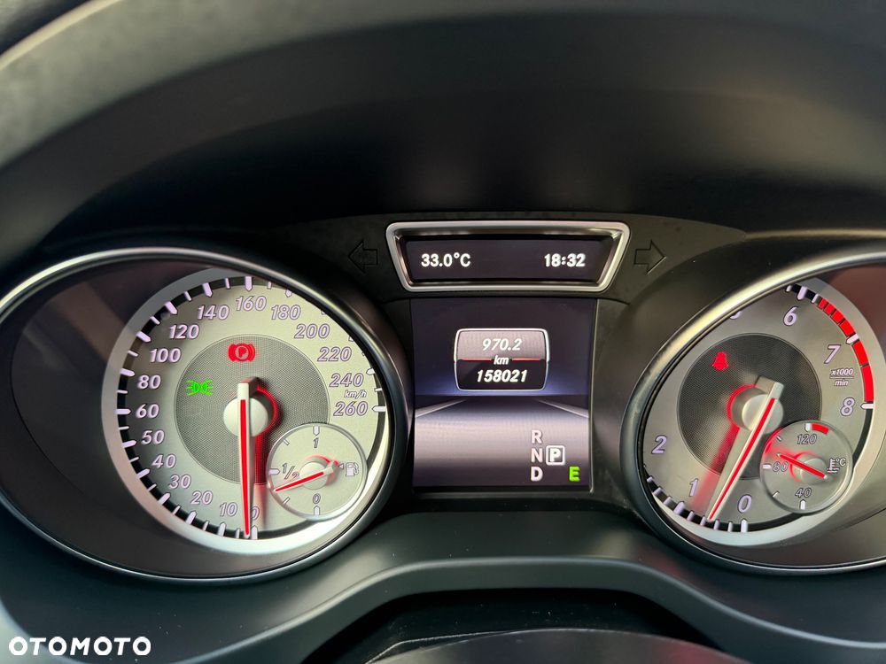 Mercedes-Benz GLA 250 4Matic 7G-DCT AMG Line - 35