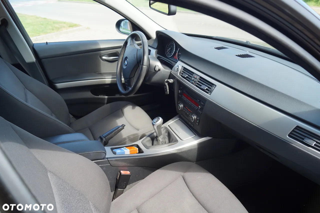 BMW Seria 3 318i Touring Edition Exclusive - 9