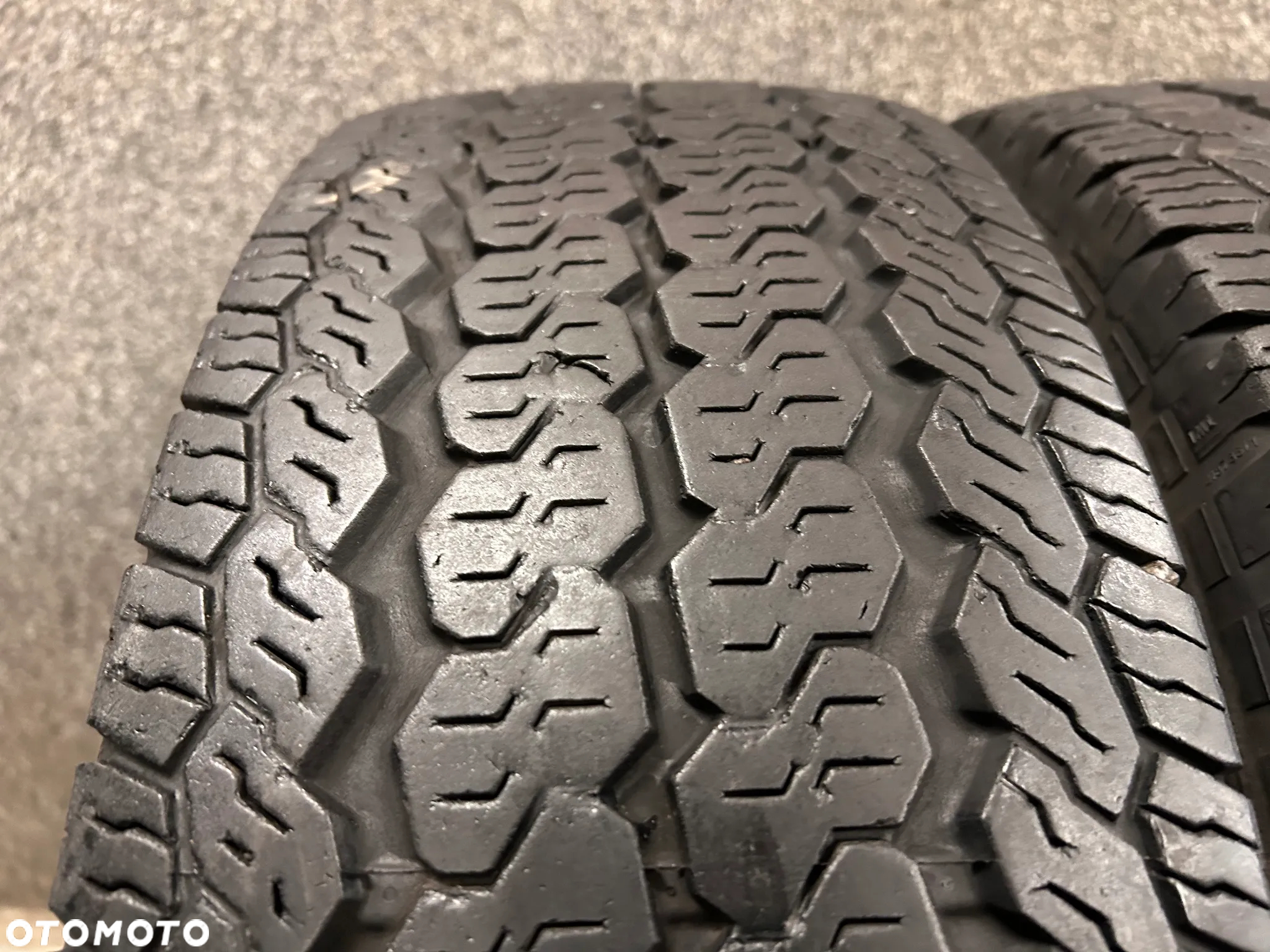 Opony całoroczne Continental VancoFourSeason 225/75/16C 121/120R 2szt. - 2