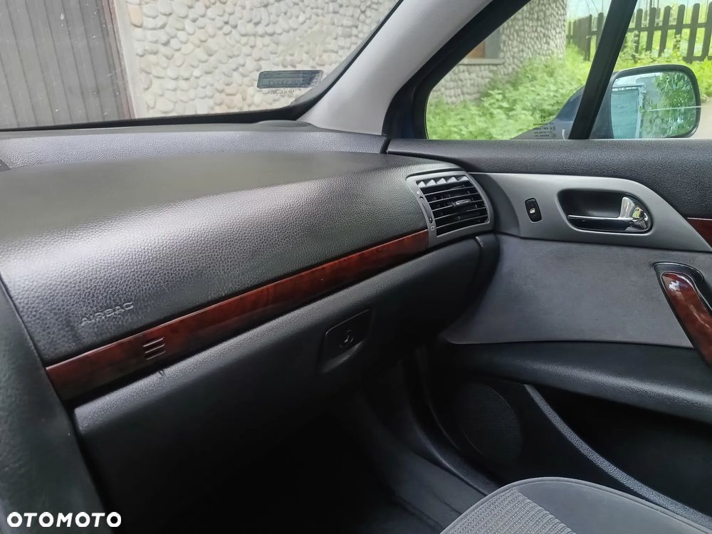 Peugeot 407 - 26