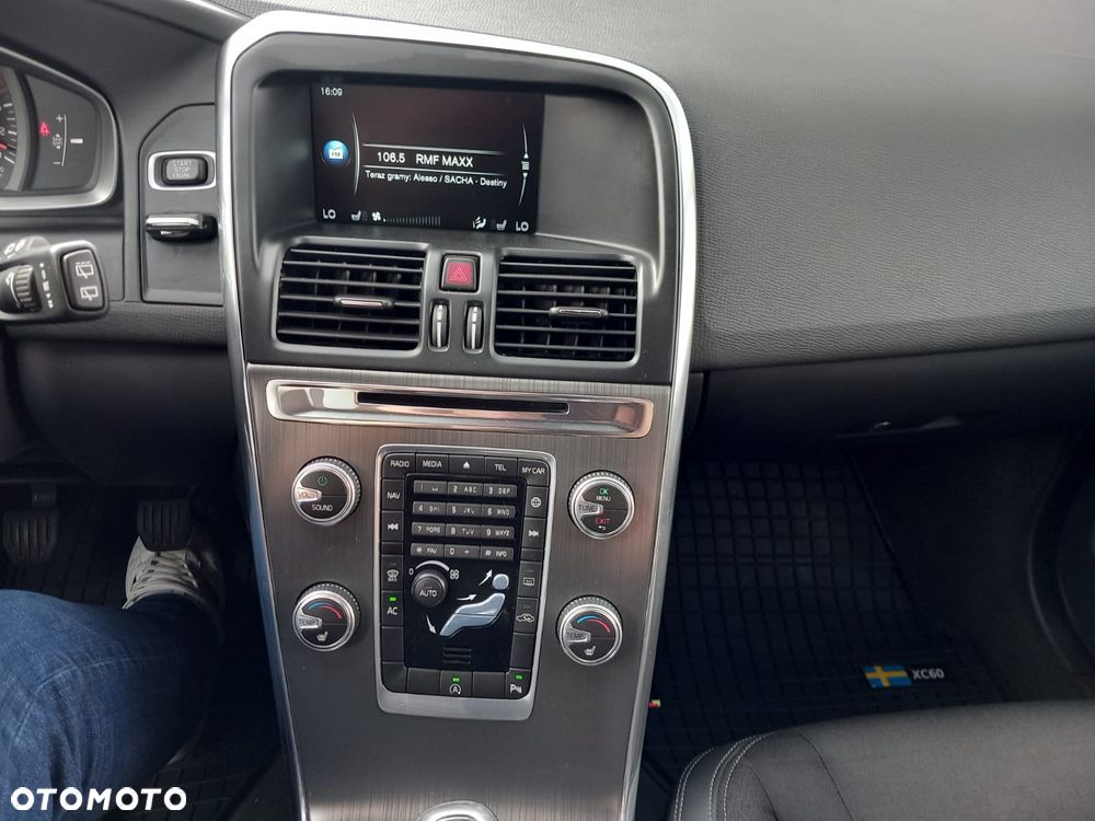 Volvo XC 60 D3 Momentum - 24