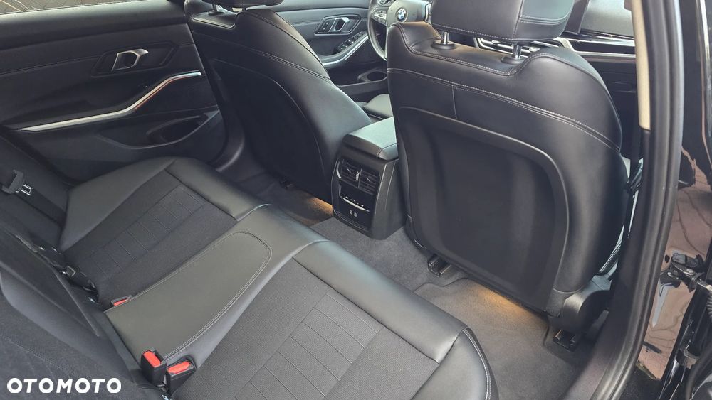 BMW Seria 3 320i - 8