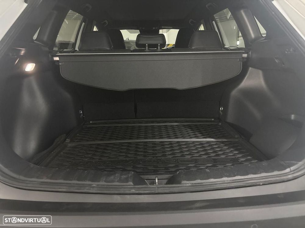 Toyota Corolla Cross 2.0 Hybrid Luxury - 16