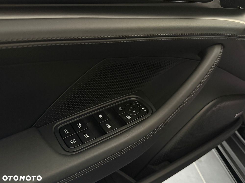 Porsche Panamera - 18