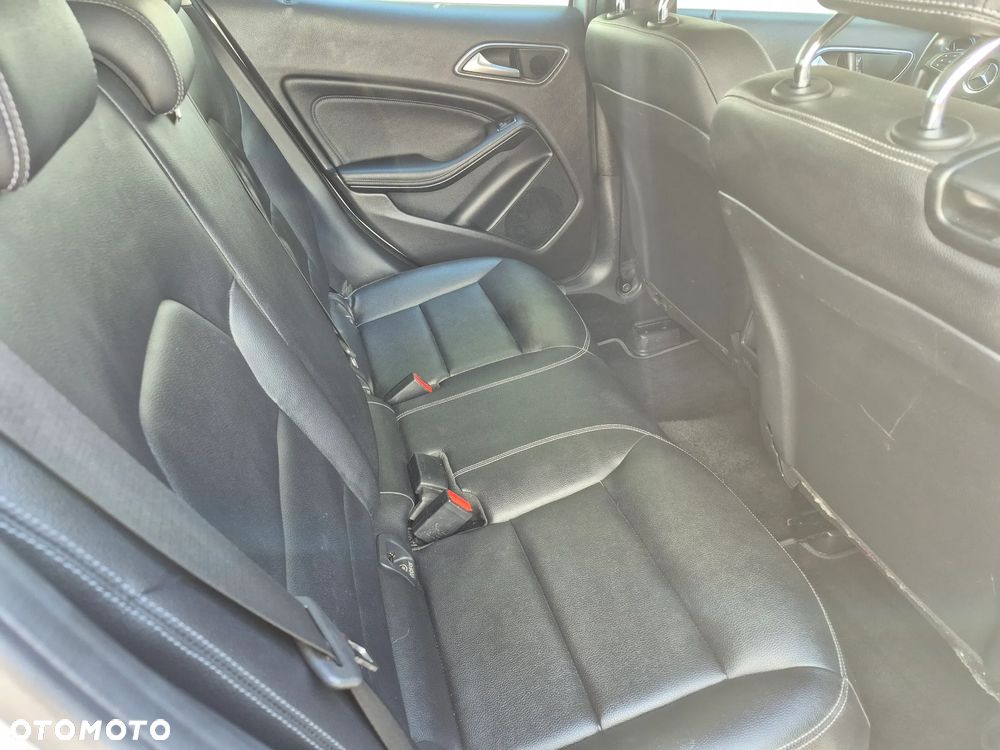 Mercedes-Benz GLA 180 Style - 16