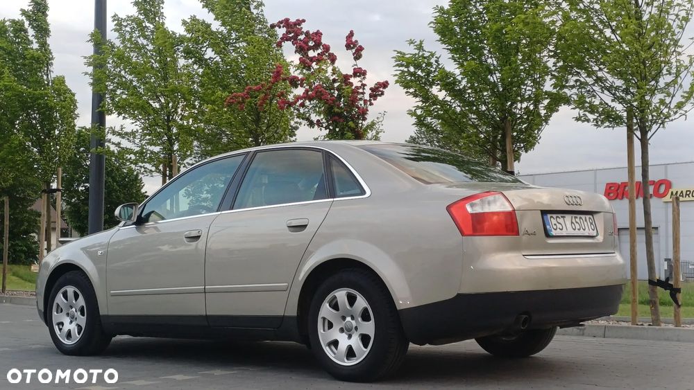 Audi A4 Limousine - 10