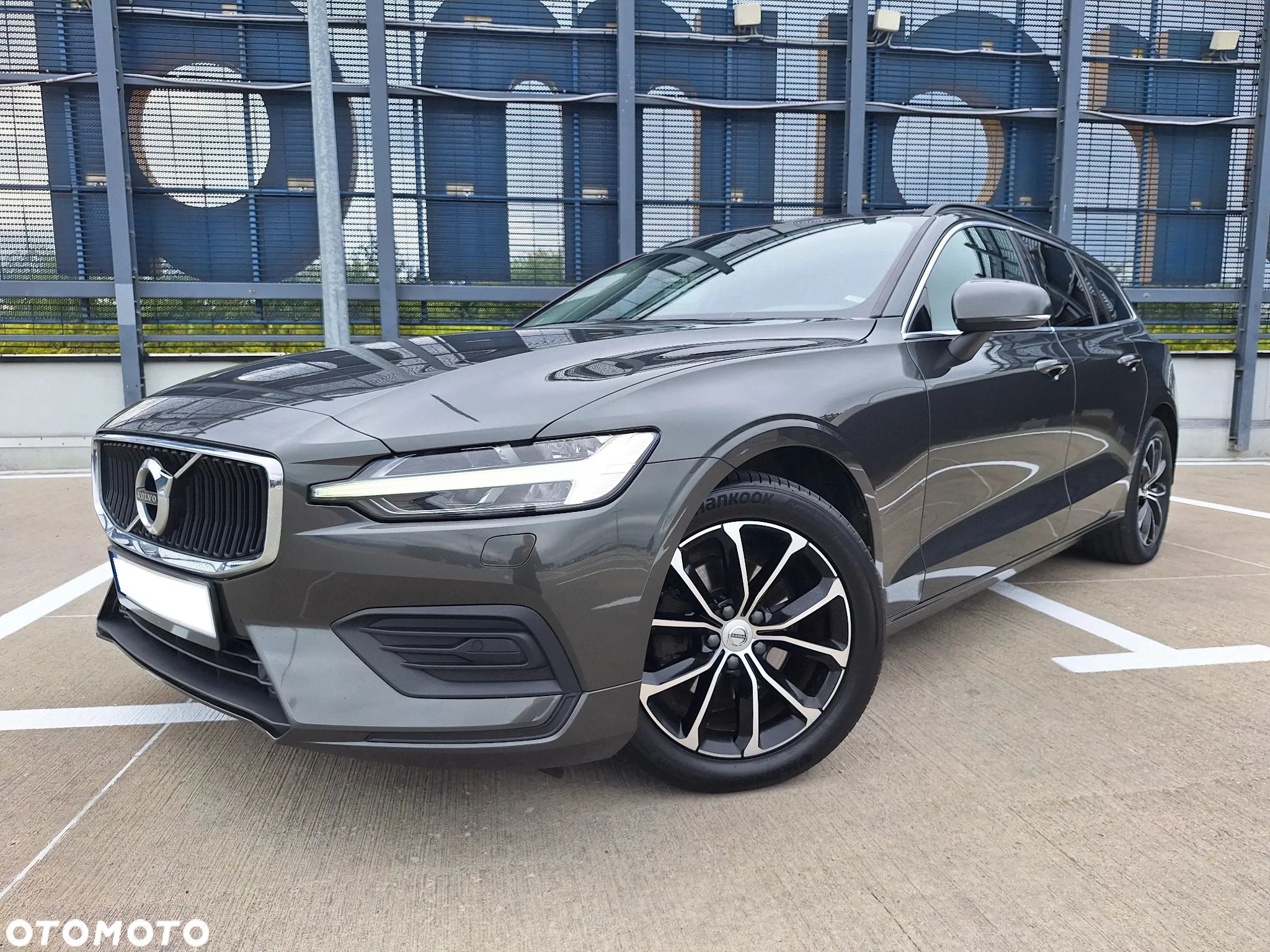 Volvo V60 D4 Momentum Pro - 1