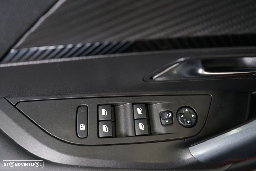 Peugeot 2008 1.2 PureTech Allure Pack - 20