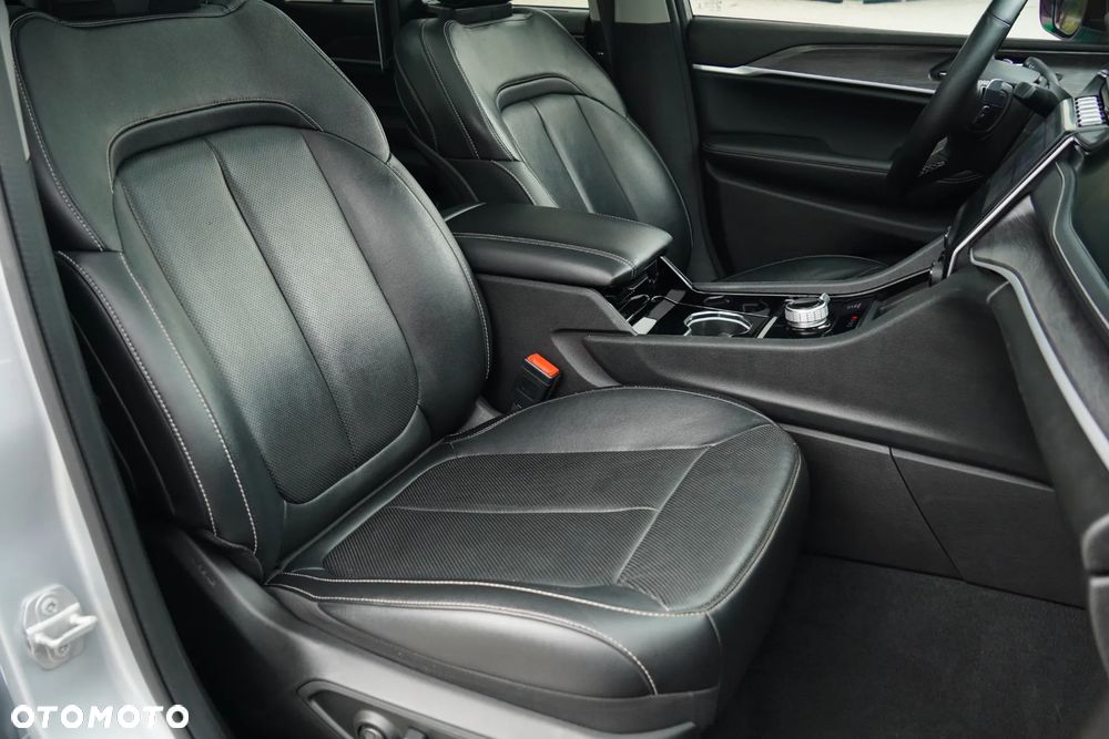 Jeep Grand Cherokee - 31