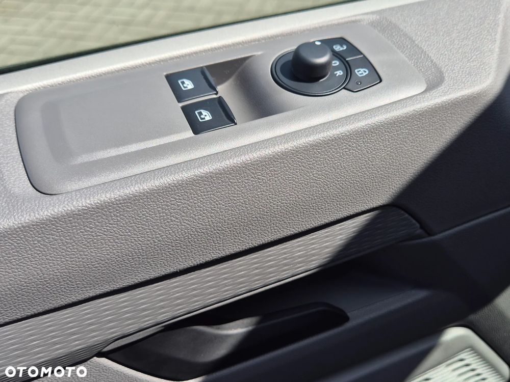 Volkswagen Caravelle - 9