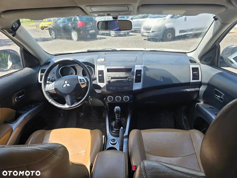 Mitsubishi Outlander - 6